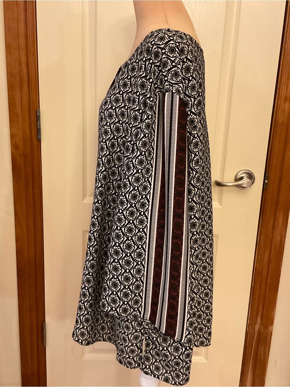 Cato Black, White & Maroon Lightweight Geometric Tunic Bell Sleeves 26/28W - Picture 3 of 8